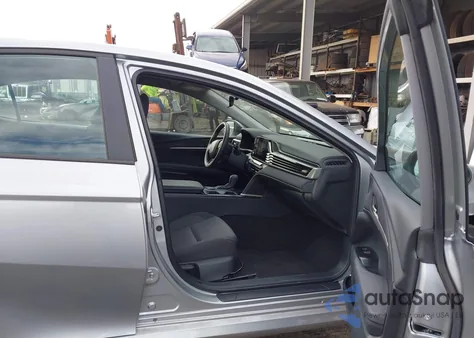 2025 Toyota Camry Le z USA, uszkodzony, nr VIN 4T1DAACK7SU137882